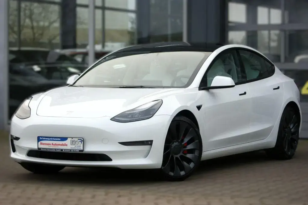 Main__Slider__Photo:Tesla Model 3 Performance Langstr. neu batt, Allrad Du 12/2021-1