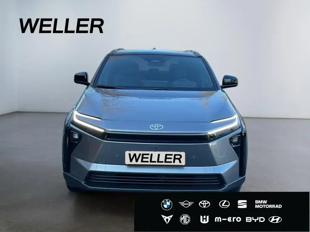 Main__Slider__Photo:Toyota bZ4X BEV 252kWh ECV 4x4 5-tuerig LOUNGE plus Sky 01/2026-1
