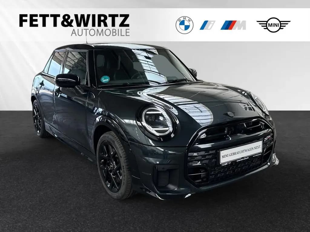 Main__Slider__Photo:MINI Cooper C 5-Türer JCWTrim|Panorama|Head-Up 02/2025-0