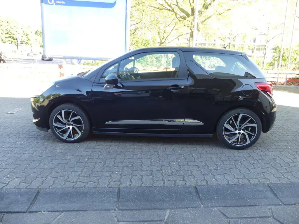 Main__Slider__Photo:Citroën DS3 So Chic AUTOMATIK KAMERA Teilleder 06/2019-1