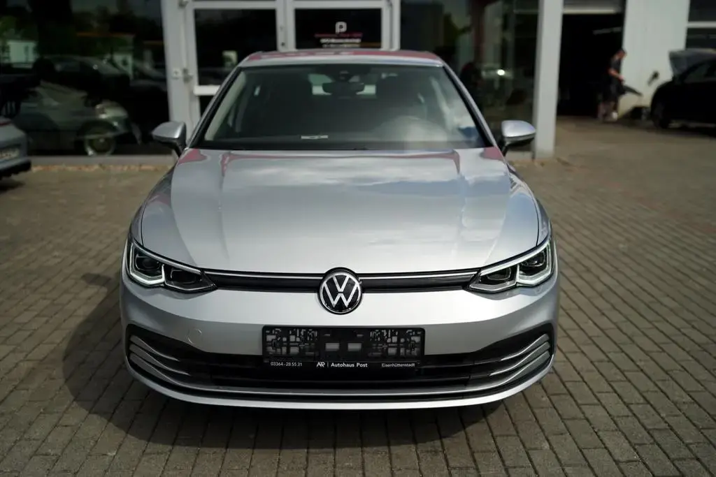 Main__Slider__Photo:Volkswagen Golf VIII Life eTSI Kamera ACC CarPlay Lenkradhz 07/2023-1
