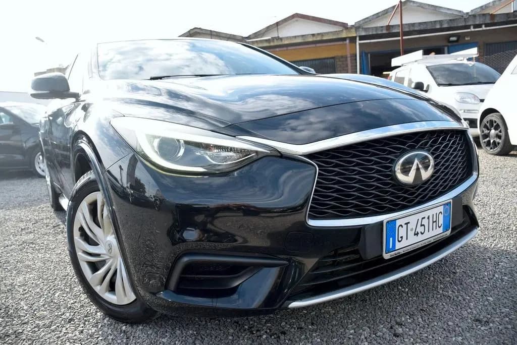 Main__Slider__Photo:Infiniti Q30 1.5diesel 110CV 6M Business Executi 04/2018-0