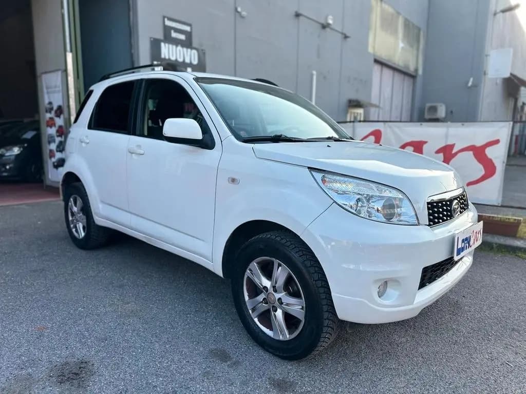 Main__Slider__Photo:Daihatsu Terios 1.5 4WD B You O/F Dolomite 04/2011-0