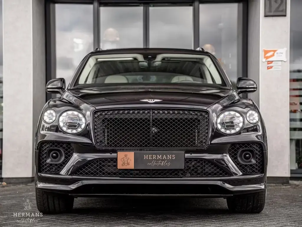 Main__Slider__Photo:Bentley Bentayga 4.0 V8 S / Blackline / NAIM / HUD / Tou 05/2022-1
