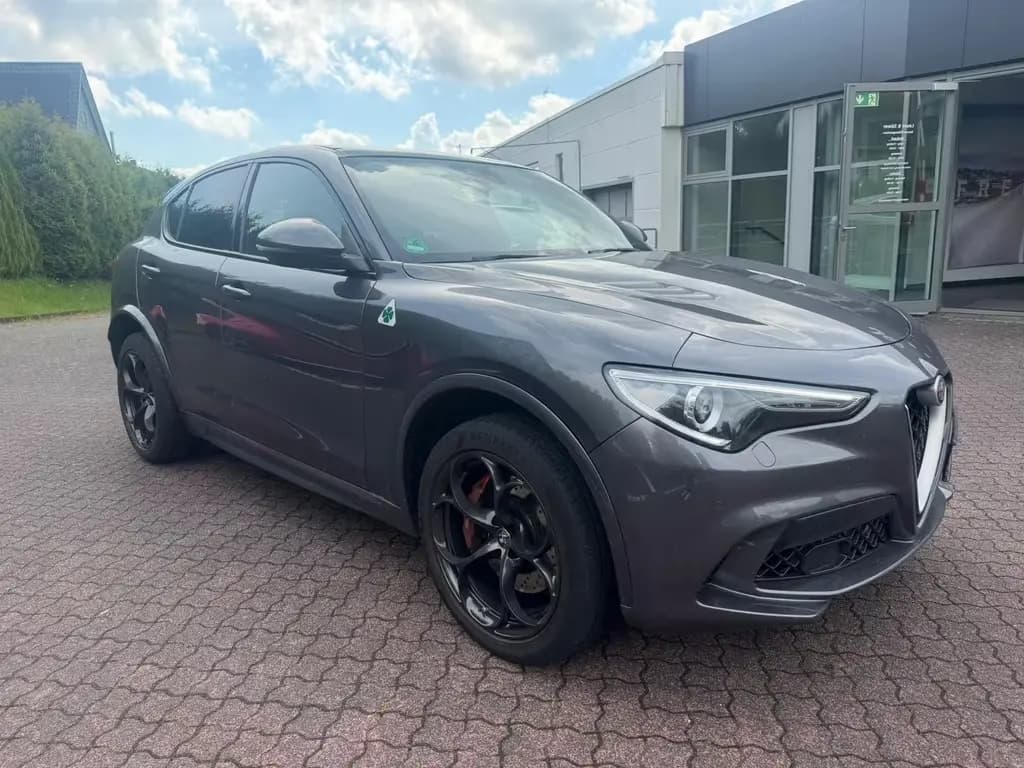 Main__Slider__Photo:Alfa Romeo Stelvio Quadrifoglio Q4 1.Hand*Panorma*H&K 01/2018-0