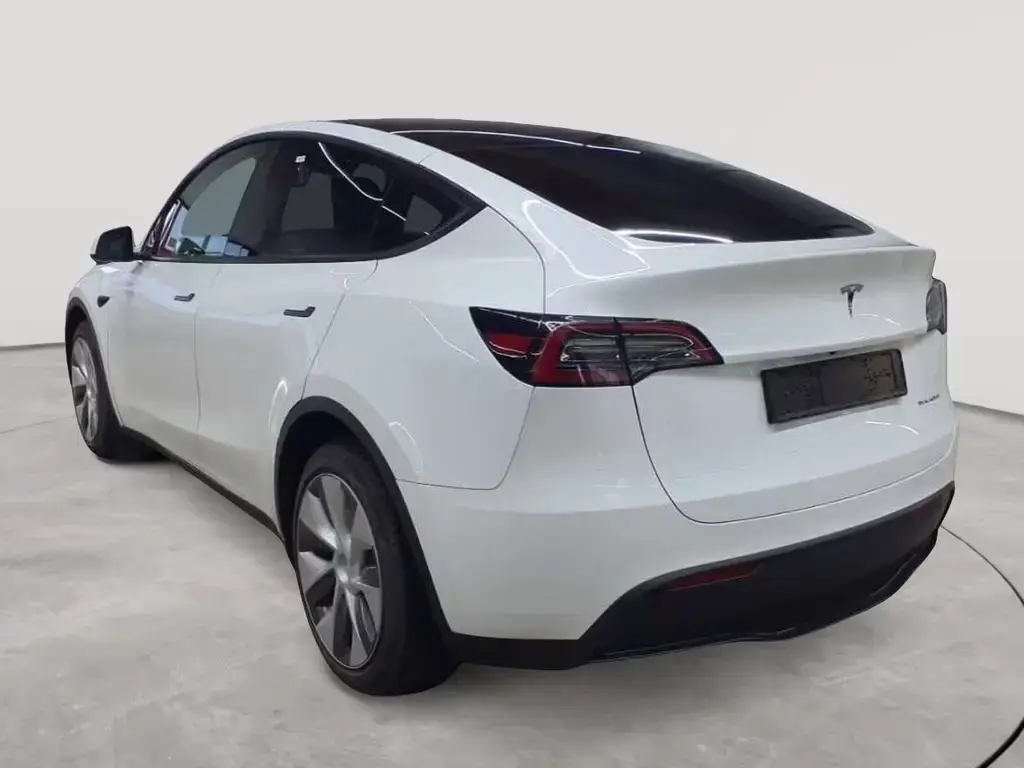 Main__Slider__Photo:Tesla Model Y Long Range Dual Motor AWD 04/2023-1