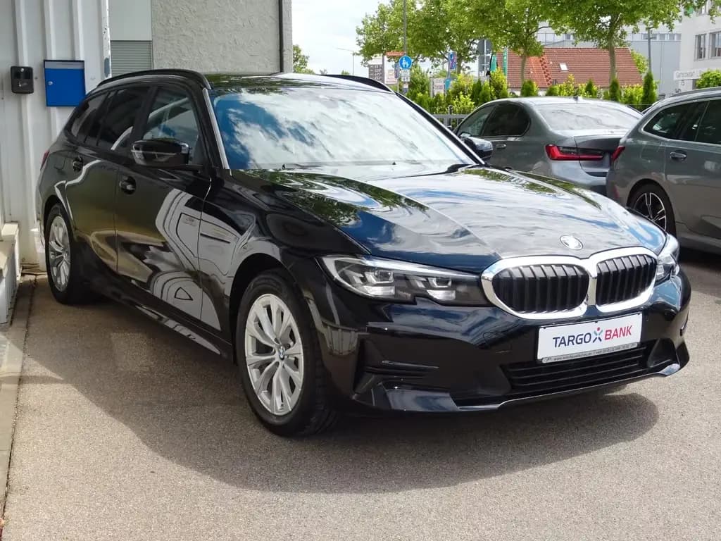 Main__Slider__Photo:BMW 318 d Touring Aut Advantage Navi LC Pro Leder LED 03/2022-0