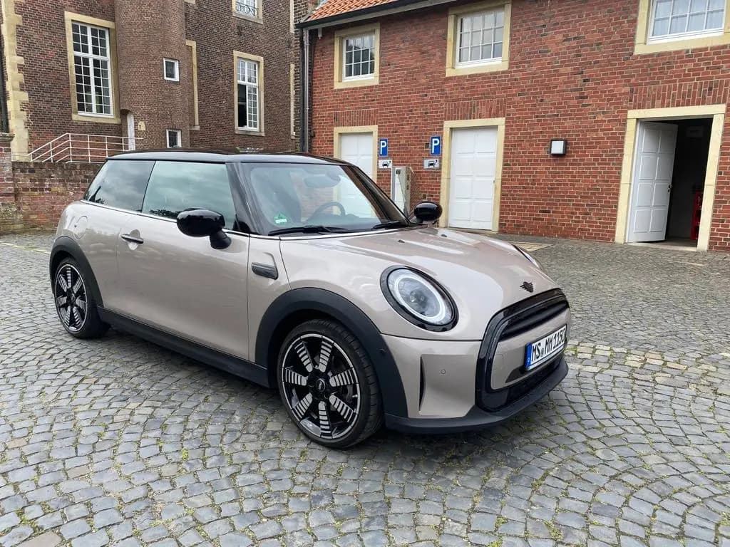 Main__Slider__Photo:MINI Cooper Mini Cooper, Vollausst. Wie Neu, Blickfang, 08/2021-0