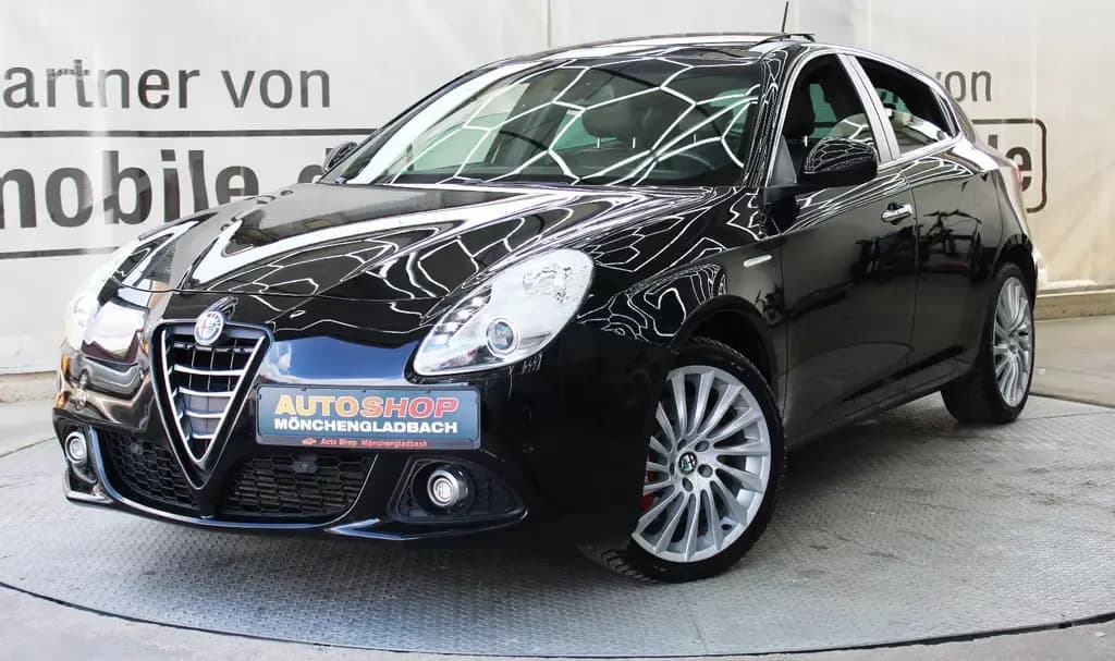 Main__Slider__Photo:Alfa Romeo Giulietta *Tüv&Inspektion Neu*Panodach*2.Hd*Navi* 05/2016-0