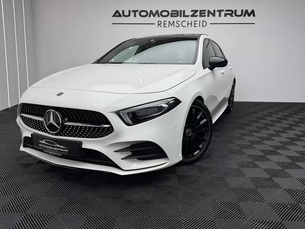 Main__Slider__Photo:Mercedes-Benz A 250 A A 250 Burmester | 360° | Ambiente | Night P. 02/2020-0