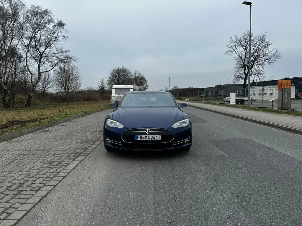 Main__Slider__Photo:Tesla Model S 90D - 03/2016-1