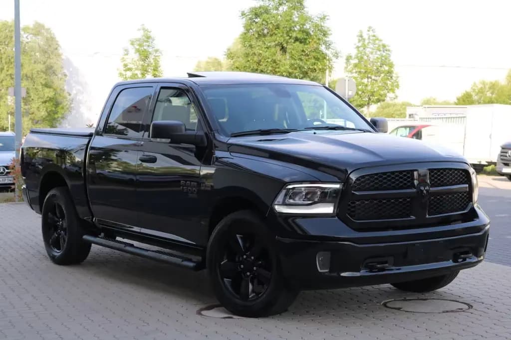Main__Slider__Photo:Dodge RAM 1500 5.7 V8 Crew Cab Black/PANO/KAMERA/NAVI 09/2025-0
