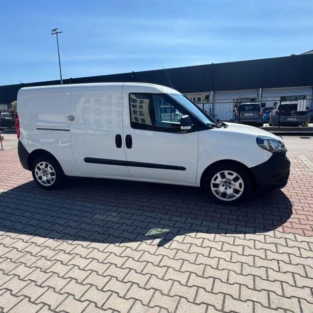 Main__Slider__Photo:Fiat Other FIAT Doblo 1.6 Mjet 105cv S.&S. PL-TN CARGO MAXI 11/2021-0