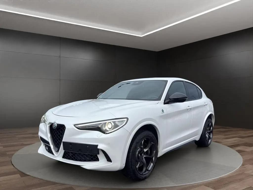 Main__Slider__Photo:Alfa Romeo Stelvio Quadrifoglio MY20 Quadrifoglio 2 10/2021-0