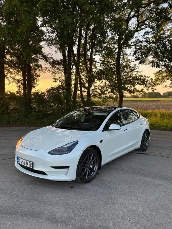 Main__Slider__Photo:Tesla Model 3 Standard Range Plus *60 kWh* 12/2021-1