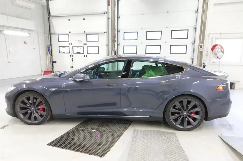 Main__Slider__Photo:Tesla Model S P90DL  FREE SUPERCHARGING 05/2015-1