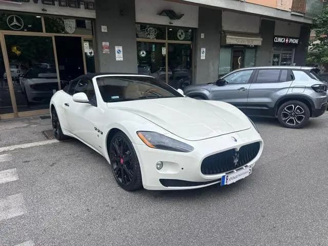 Main__Slider__Photo:Maserati GranCabrio MASERATI GranCabrio 4.7 V8-Full Optional 06/2011-0