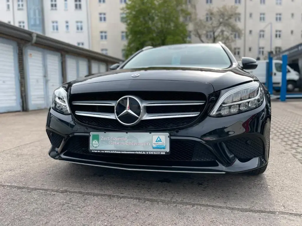Main__Slider__Photo:Mercedes-Benz C 180 T-Modell 9G-Tronic Vollleder LED Navi 08/2019-1