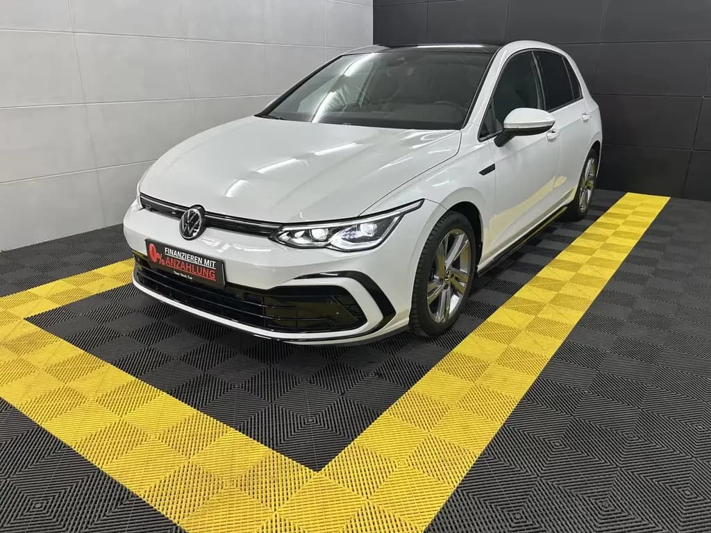 Main__Slider__Photo:Volkswagen Golf R-Line ACC+Matrix+Pano+Ambiente+Keyless+DAB 10/2022-0
