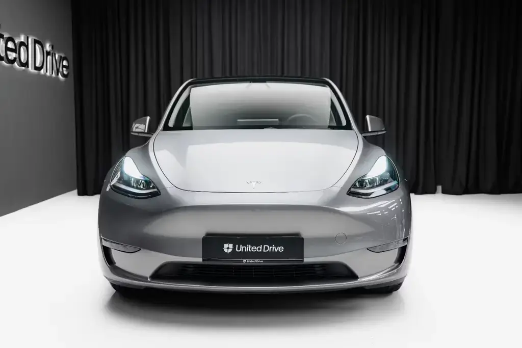 Main__Slider__Photo:Tesla Model Y Long Range Dual AWD 03/2025-1