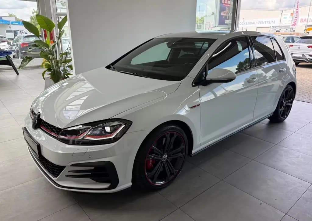 Main__Slider__Photo:Volkswagen Golf VII*Limo*GTI*Performance*Virtual*Kamera*App 11/2019-0