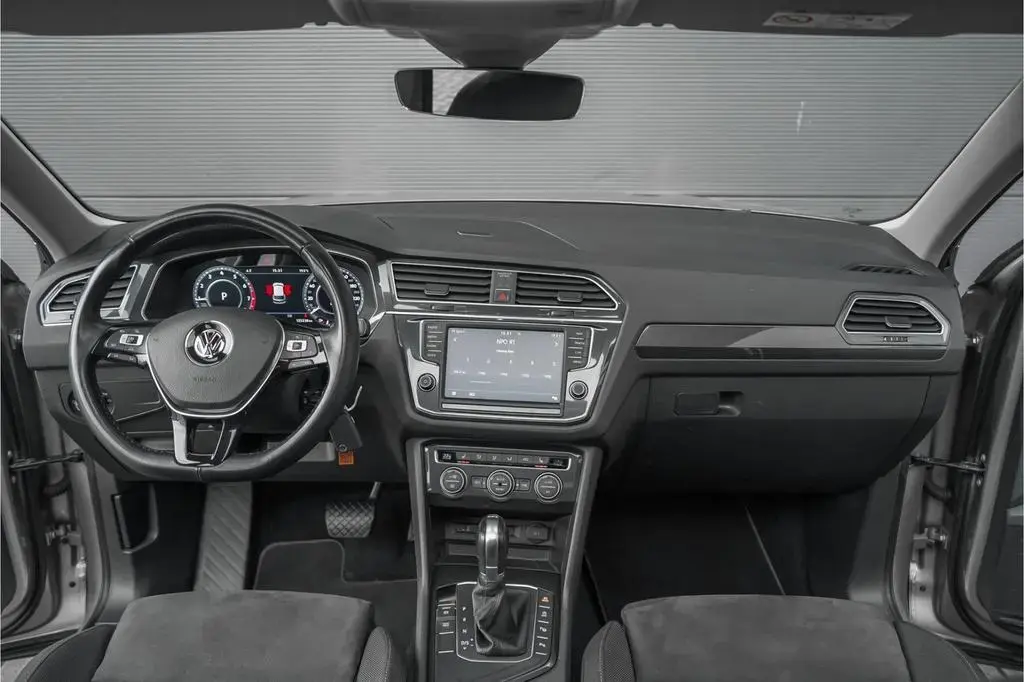Main__Slider__Photo:Volkswagen Tiguan 1.4 TSI Highline Pano LED CarPlay Camera 11/2016-1