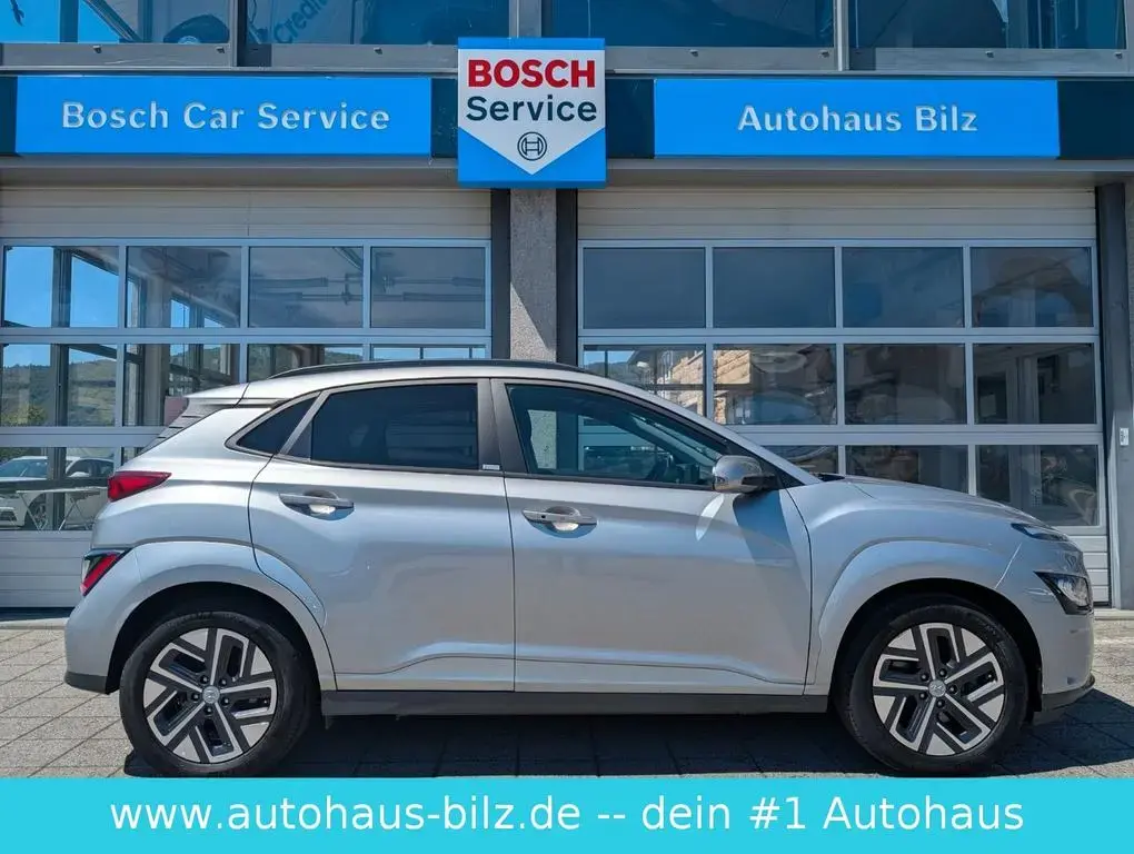 Main__Slider__Photo:Hyundai KONA Elektro 2WD*AHK*SOH95,5%*Kamera*1.Hd. 05/2021-1