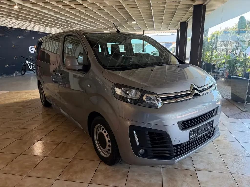 Main__Slider__Photo:Citroën Jumpy Spacetourer 9-Sitzer/2xSchiebetür/2xKlima 09/2021-0