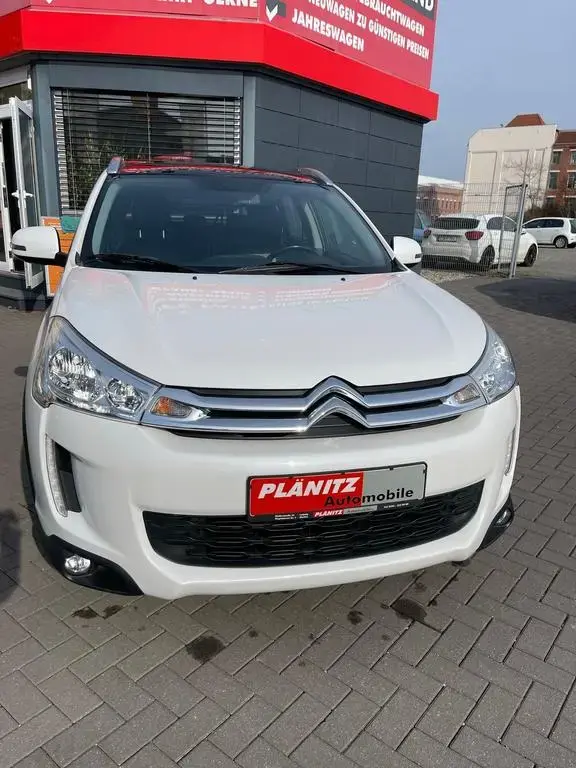 Main__Slider__Photo:Citroën C4 Tendance 2WD/Tempomat/Bluetooth/PDC/Panorama/ 12/2015-1