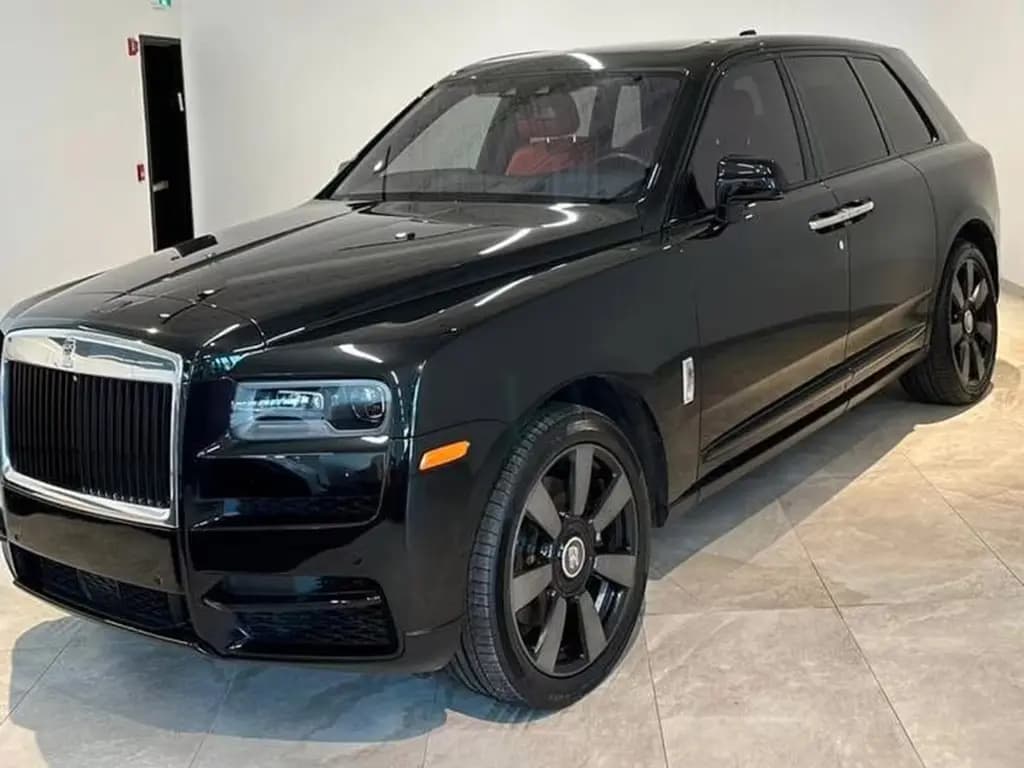 Main__Slider__Photo:Rolls-Royce Cullinan - Sport Utility/HuD/LEDER/ 07/2021-0