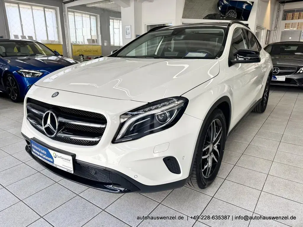 Main__Slider__Photo:Mercedes-Benz GLA 180 6-Gang - nur 61 tkm - PANO KAM STANDHEIZ 10/2016-1