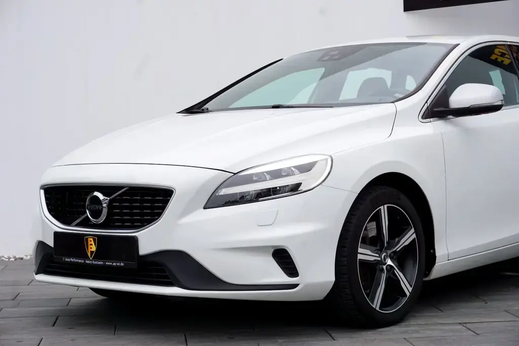 Main__Slider__Photo:Volvo V40 *R-Design|LED|Totwinkel|NAVI|DIGI|SHZ|1.Hd 07/2016-1