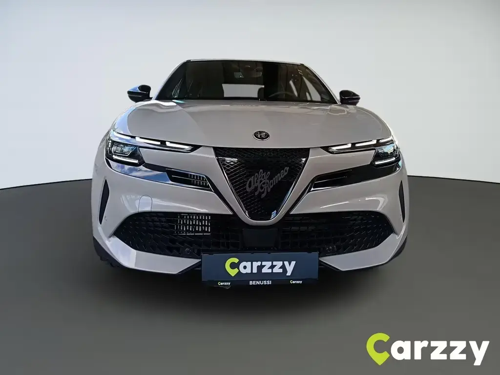 Main__Slider__Photo:Alfa Romeo Junior 1.2 MHEV 05/2025-1