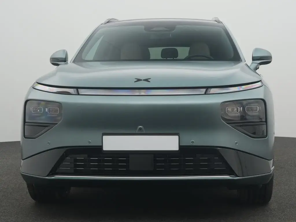 Main__Slider__Photo:XPENG G9 Performance+KaitokeGreen+MoccaNappaleder+Pre 03/2026-1