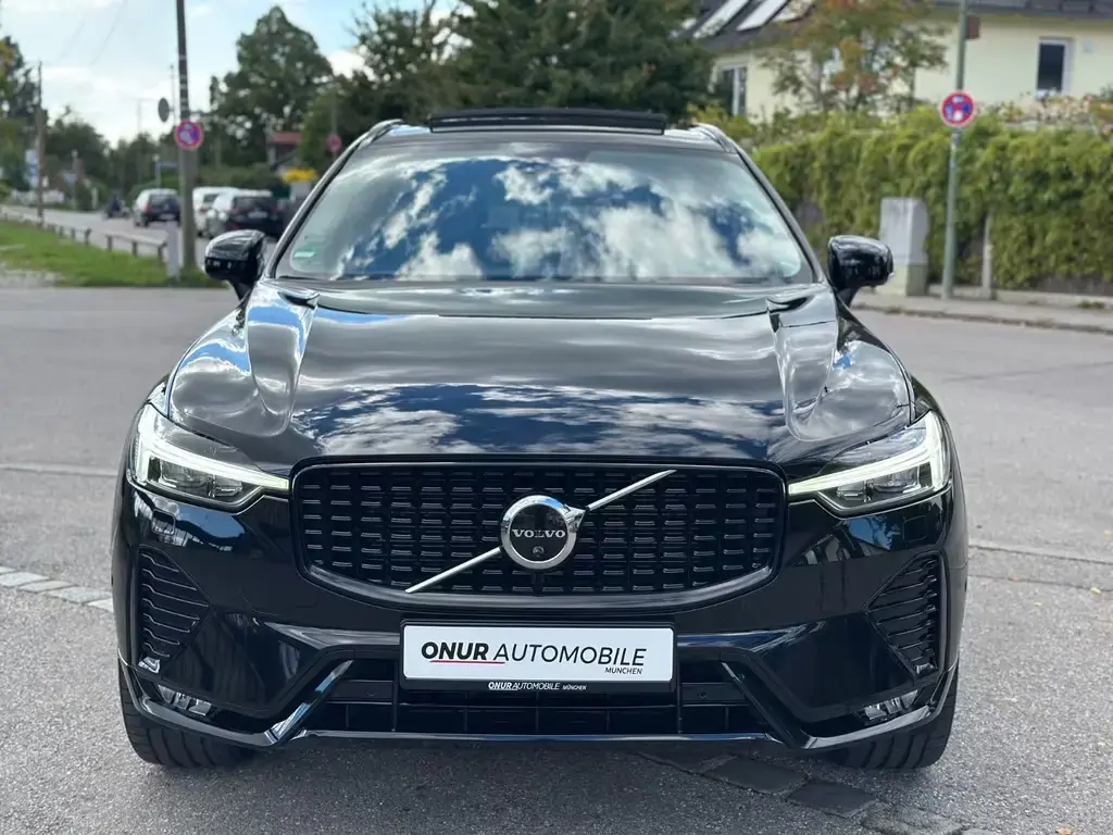 Main__Slider__Photo:Volvo XC60 Ultimate Dark AWD Leder HuD Pano B&W 360° 08/2022-1