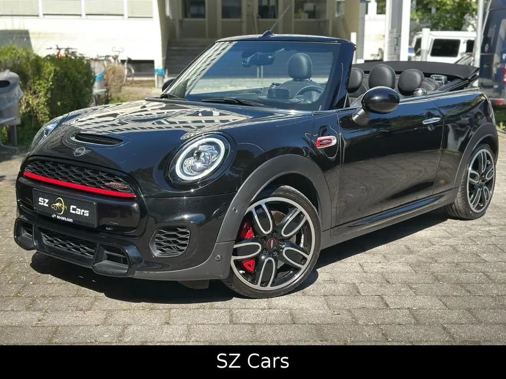 Main__Slider__Photo:MINI John Cooper Works JOHN_COOPER_WORKS Cabrio*Head-up*1 HAND* 04/2018-0