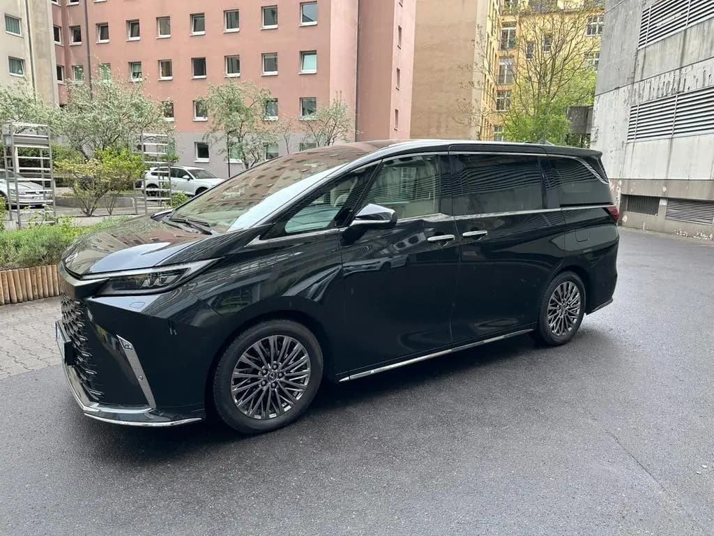 Main__Slider__Photo:Lexus LM 350h Executive Executive 05/2025-0