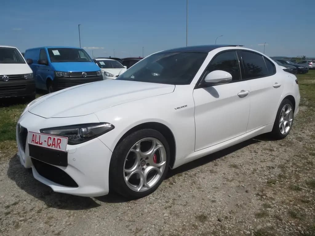 Main__Slider__Photo:Alfa Romeo Giulia Veloce Q4*PANO*LEDER*ACC*LED*PDC*KAMERA 05/2018-0