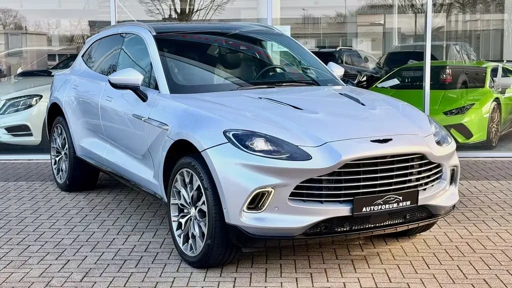 Main__Slider__Photo:Aston Martin DBX 4.0 V8 / Garantie / 23.967km / 550PS / 360° 01/2022-0