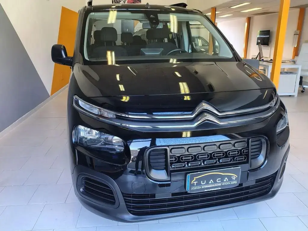Main__Slider__Photo:Citroën Berlingo Citroen Berlingo 1.2 PureTech 110 Live 7 pos #92 07/2020-1