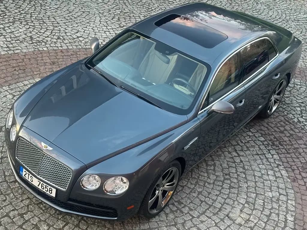Main__Slider__Photo:Bentley Continental Flying Spur V8 42.000 € netto 03/2017-0