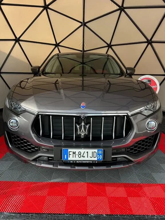 Main__Slider__Photo:Maserati Levante V6 AWD Gransport 01/2018-0