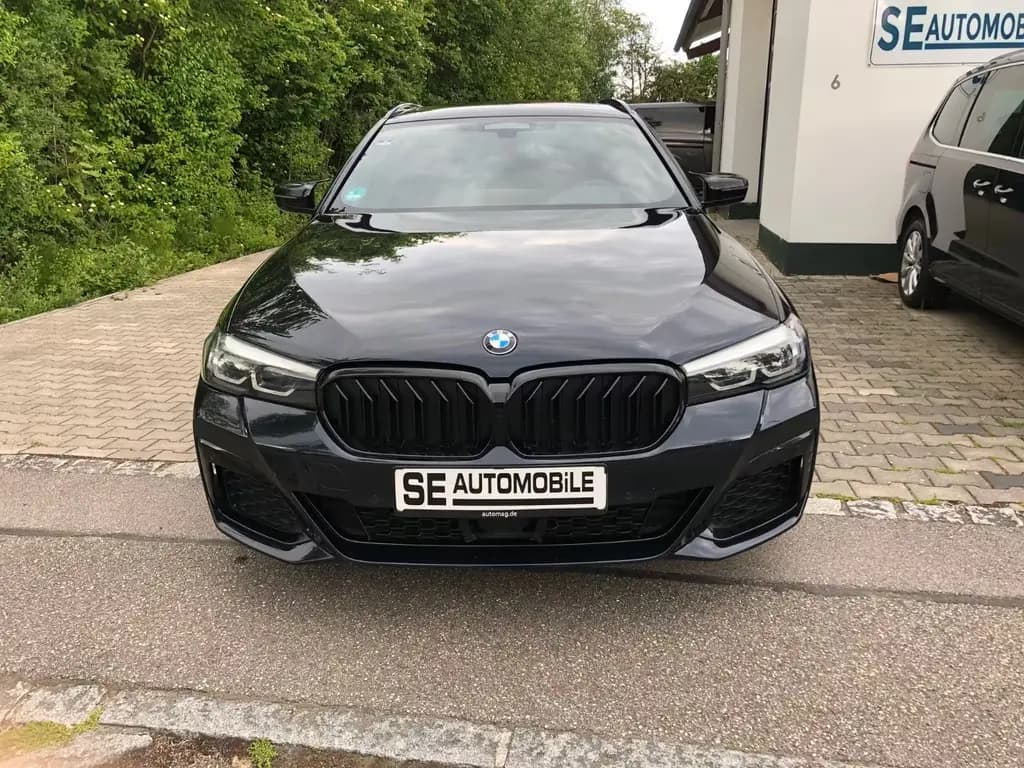 Main__Slider__Photo:BMW 520 d Touring*M-SPORT*LEDER*PANO*PROFNAVI*LED*KLI 12/2022-0
