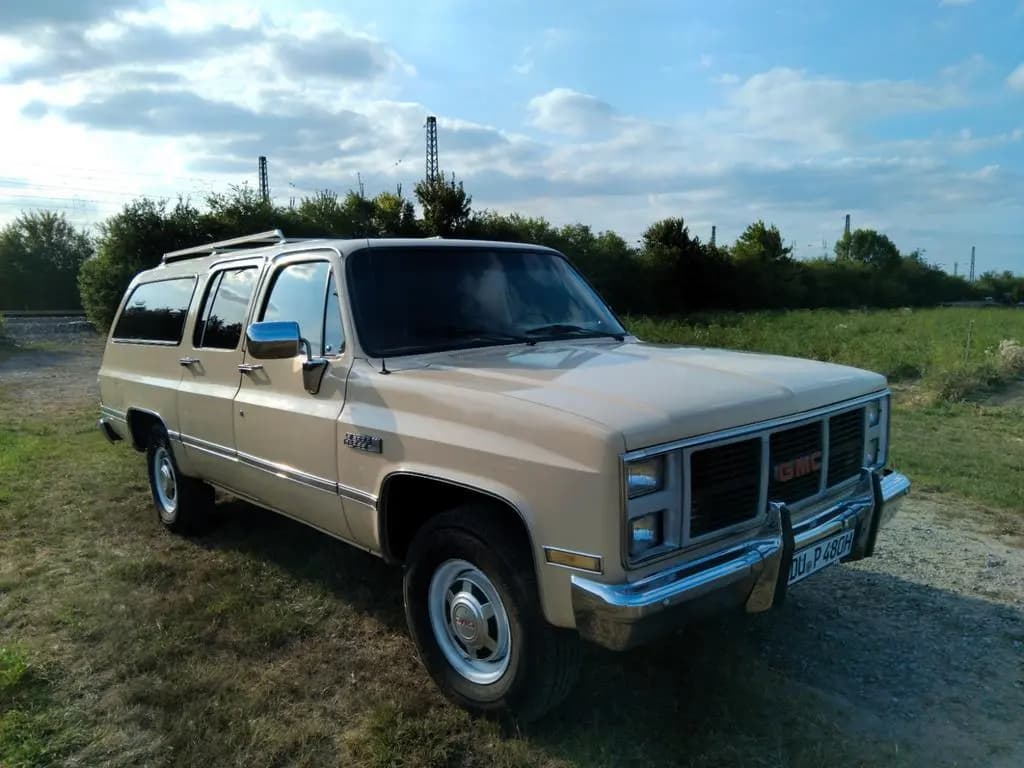 Main__Slider__Photo:GMC Other Suburban 02/1988-0