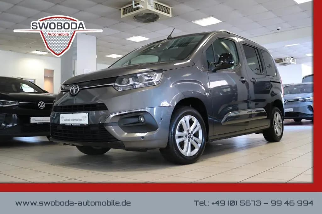 Main__Slider__Photo:Toyota Proace (Verso) Proace City Verso L1 AHK Kamera 7Sitzer PDC DAB+ 03/2022-0