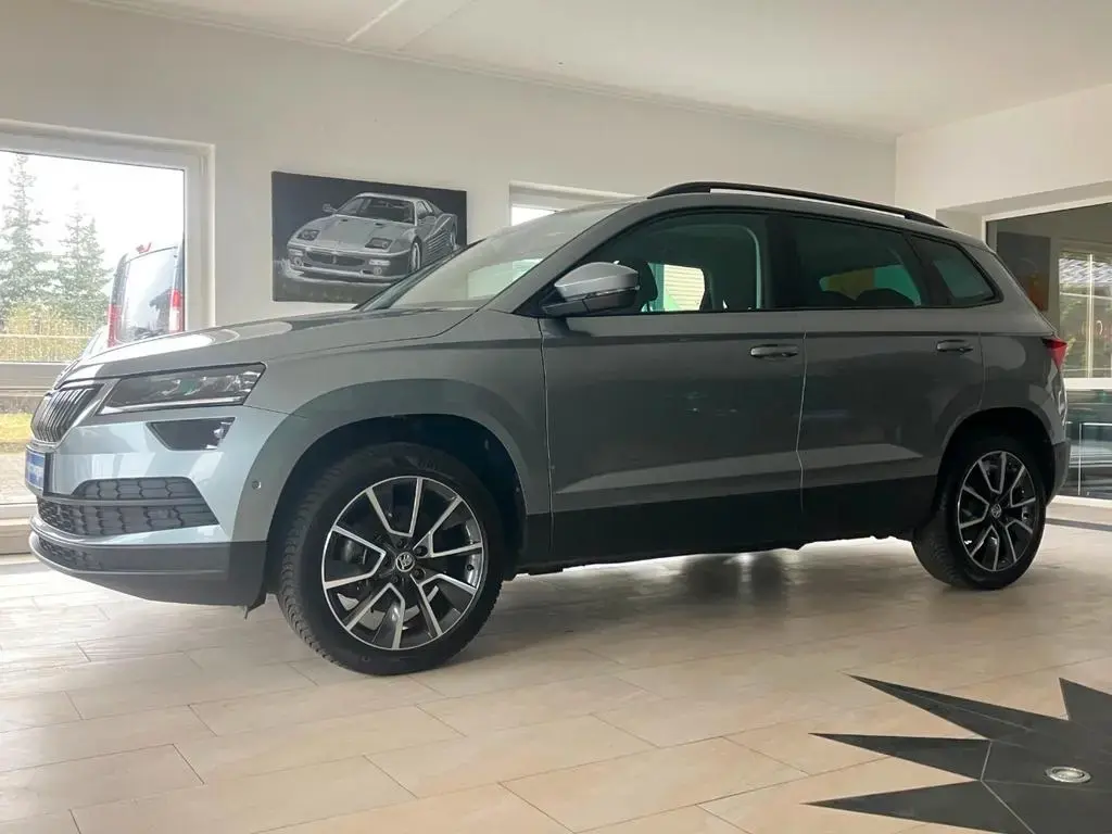 Main__Slider__Photo:Skoda Karoq 1.5 TSI Style DSG ParkAssist LED Kamera 08/2018-1