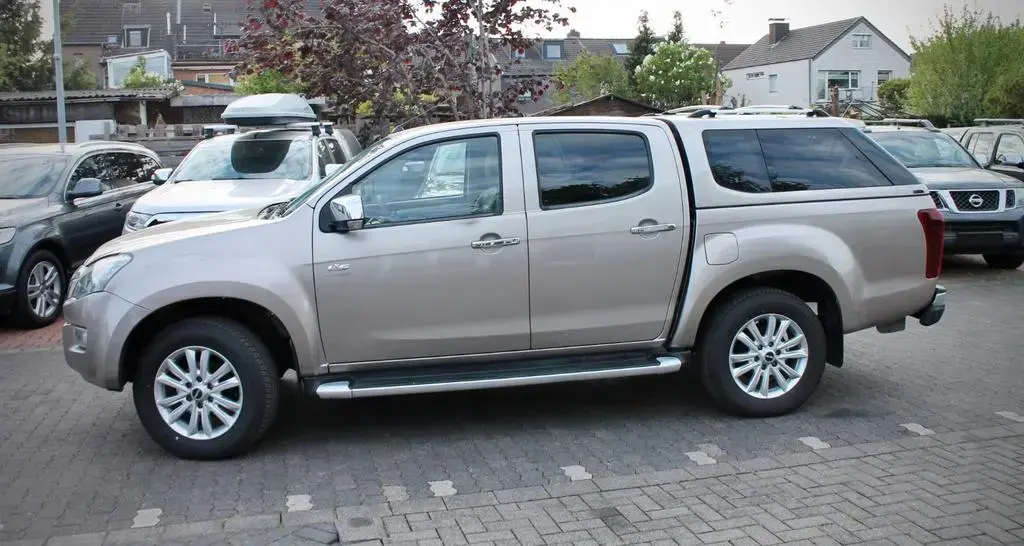 Main__Slider__Photo:Isuzu D-Max 2,5 Double HardTop Cab 4WD Aut. Leder Navi 10/2016-1