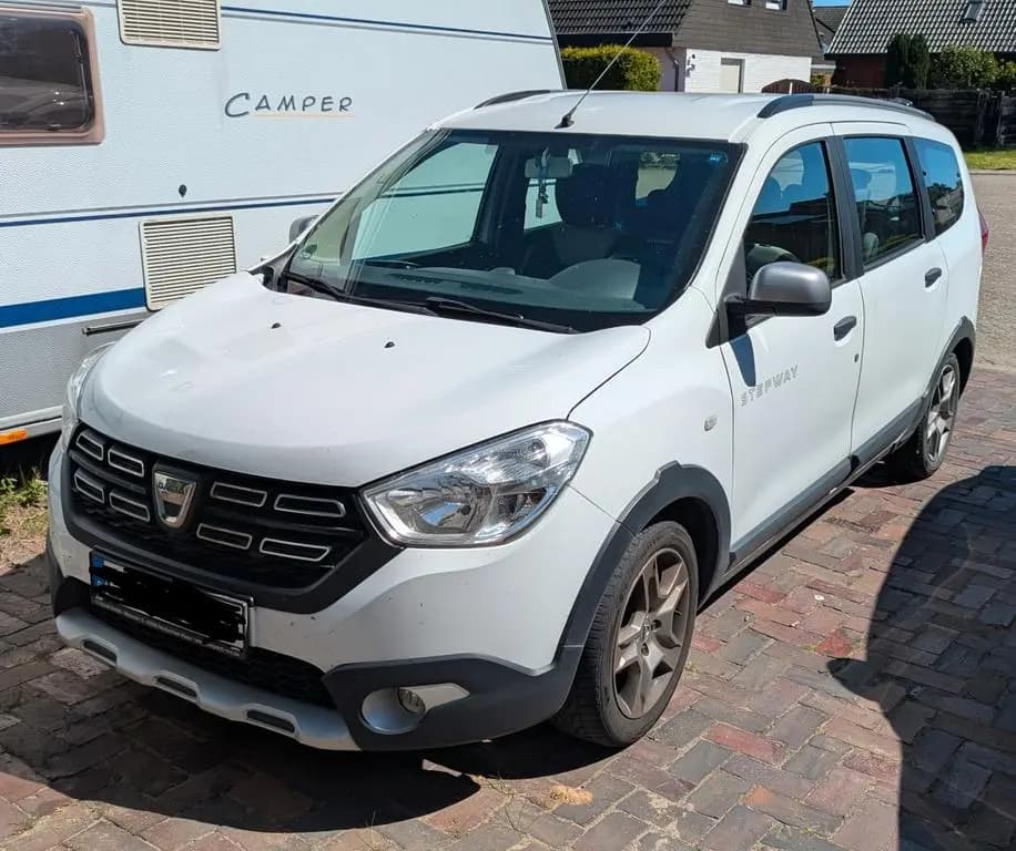 Main__Slider__Photo:Dacia Lodgy SCe 100 Stepway Stepway 03/2019-0