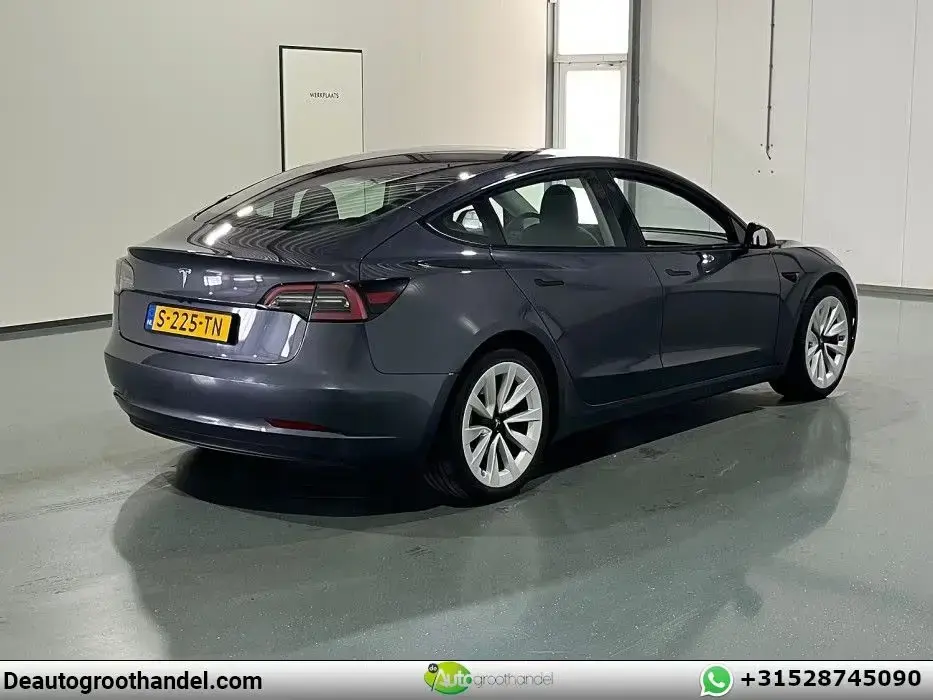 Main__Slider__Photo:Tesla Model 3 Standard RWD Plus 60 kWh AHK 04/2023-1