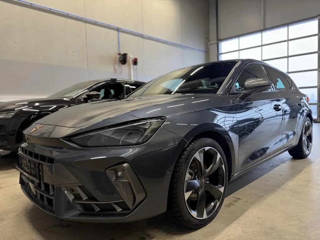 Main__Slider__Photo:Cupra Leon 1.5eTSI DSG Assist XL Navi Matrix LED 06/2025-0